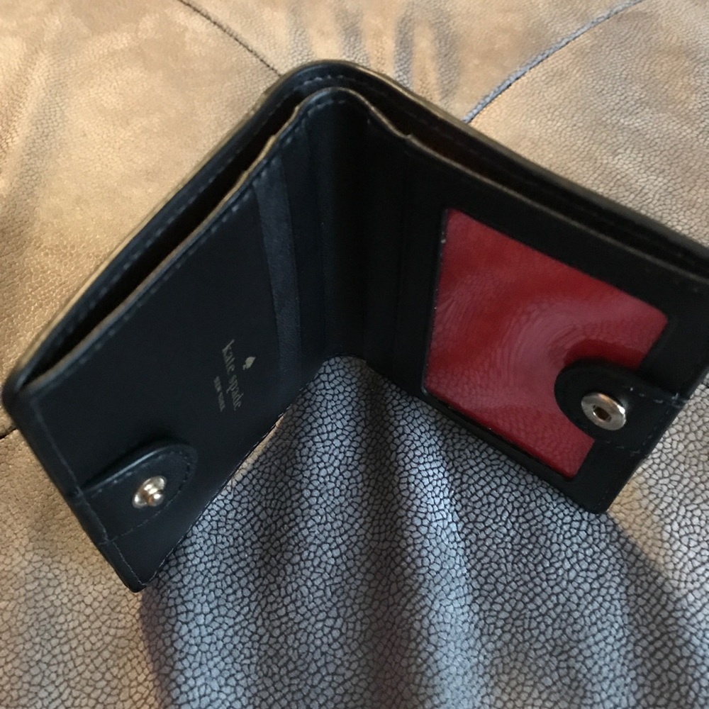 Patent Leather polka dot wallet - Picture 4 of 4